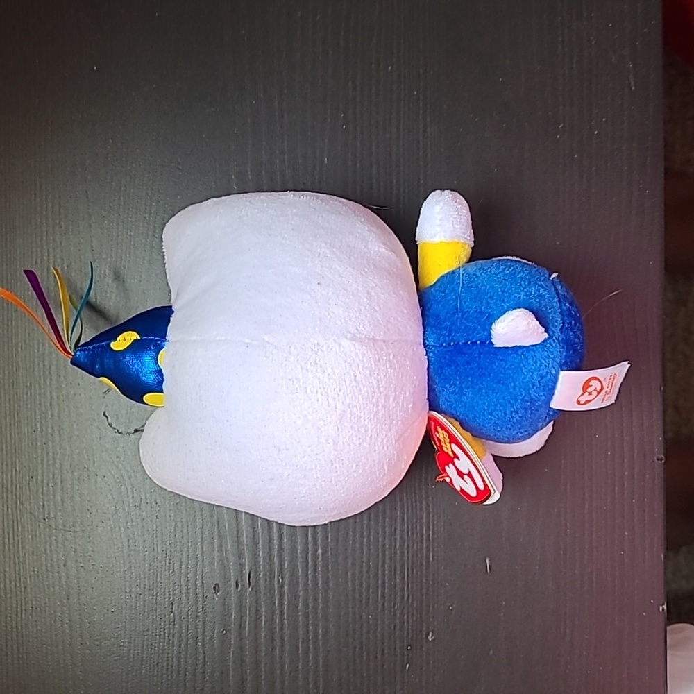 Hello kitty plushie - Picture 2 of 2